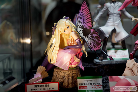 秋葉原の新作フィギュア展示の様子01