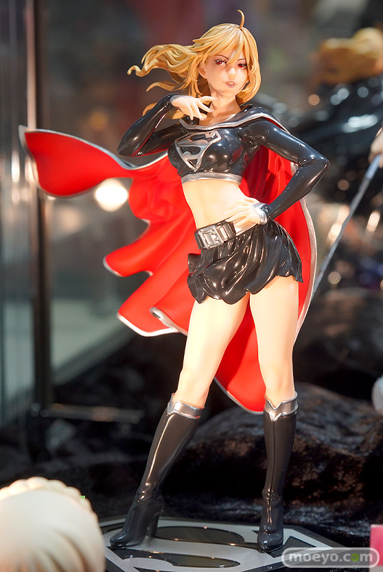 秋葉原の新作フィギュア展示の様子01