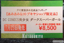秋葉原の新作フィギュア展示の様子02