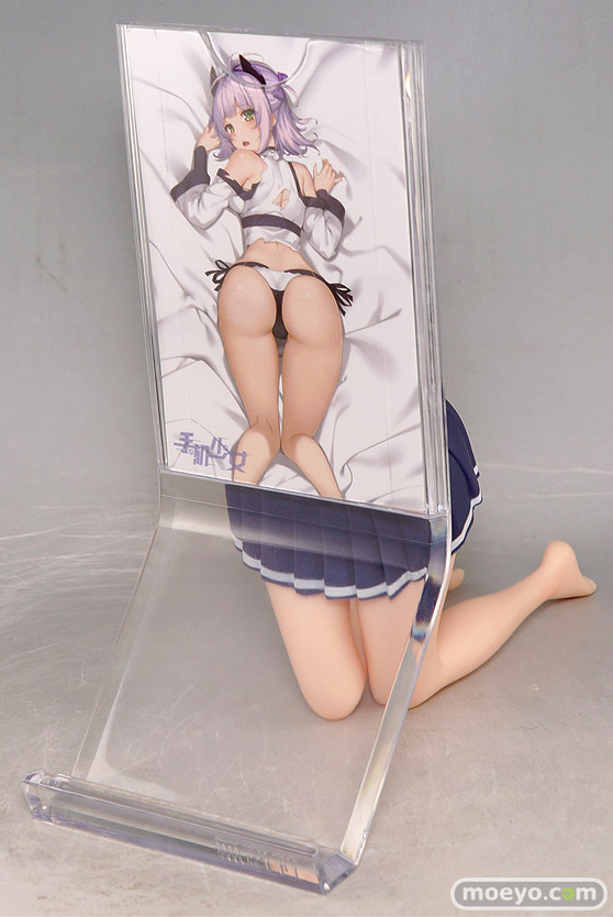 ケイタイ娘のお尻丸出しサンプル画像04