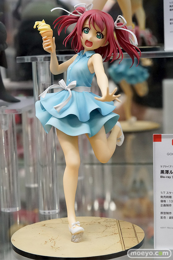 秋葉原の新作フィギュア展示の様子01