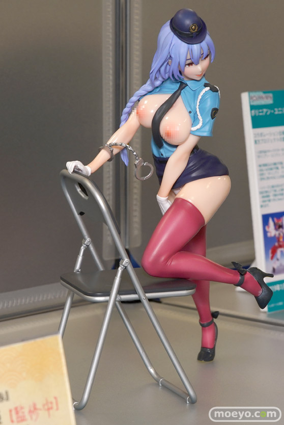 クイーンテッドの新作フィギュア えっちな婦警さん の彩色サンプル画像02