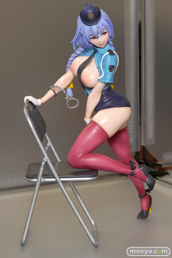 クイーンテッドの新作フィギュア えっちな婦警さん の彩色サンプル画像03