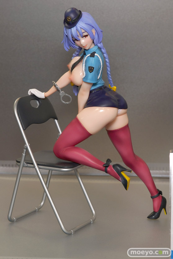 クイーンテッドの新作フィギュア えっちな婦警さん の彩色サンプル画像04