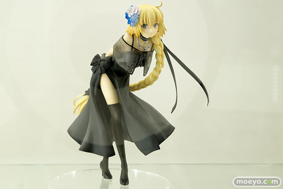 秋葉原の新作フィギュア展示の様子01