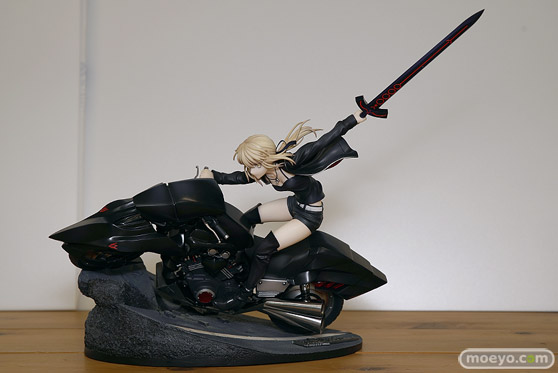 グッドスマイルカンパニーの新作フィギュア Fate/Grand Order セイバー/アルトリア・ペンドラゴン〔オルタ〕&キュイラッシェ・ノワール の彩色サンプル画像01