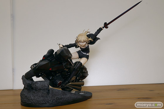 グッドスマイルカンパニーの新作フィギュア Fate/Grand Order セイバー/アルトリア・ペンドラゴン〔オルタ〕&キュイラッシェ・ノワール の彩色サンプル画像03