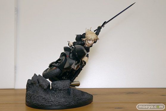 グッドスマイルカンパニーの新作フィギュア Fate/Grand Order セイバー/アルトリア・ペンドラゴン〔オルタ〕&キュイラッシェ・ノワール の彩色サンプル画像04