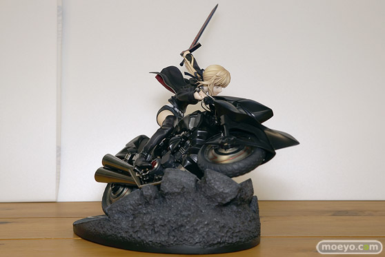 グッドスマイルカンパニーの新作フィギュア Fate/Grand Order セイバー/アルトリア・ペンドラゴン〔オルタ〕&キュイラッシェ・ノワール の彩色サンプル画像05