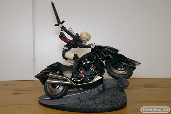 グッドスマイルカンパニーの新作フィギュア Fate/Grand Order セイバー/アルトリア・ペンドラゴン〔オルタ〕&キュイラッシェ・ノワール の彩色サンプル画像06