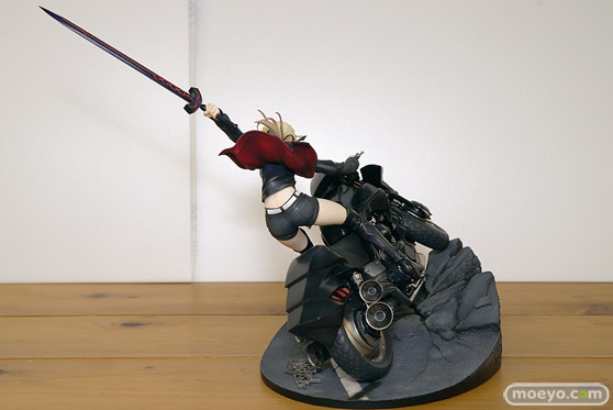 グッドスマイルカンパニーの新作フィギュア Fate/Grand Order セイバー/アルトリア・ペンドラゴン〔オルタ〕&キュイラッシェ・ノワール の彩色サンプル画像09