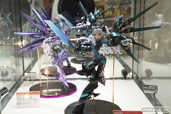 秋葉原の新作フィギュア展示の様子01