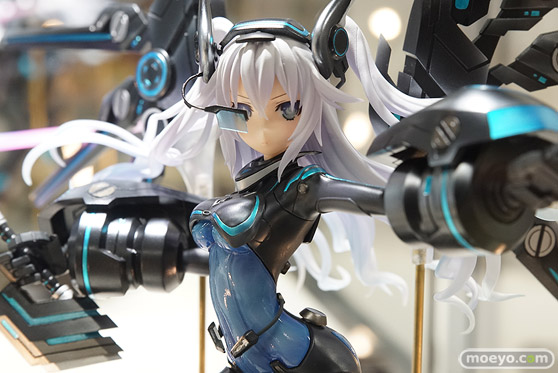 秋葉原の新作フィギュア展示の様子02