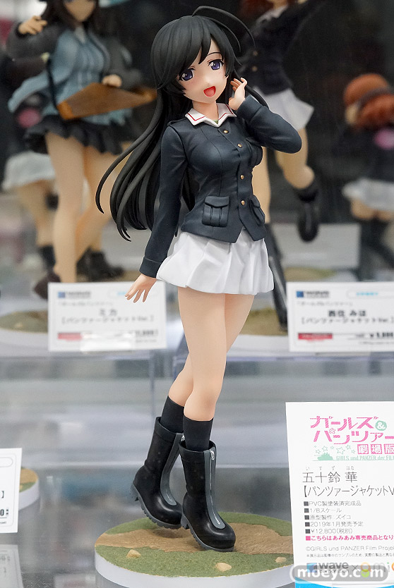 秋葉原の新作フィギュア展示の様子01