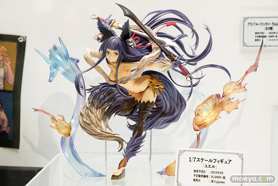 秋葉原の新作フィギュア展示の様子01