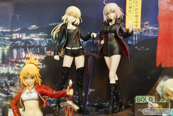 秋葉原の新作フィギュア展示の様子01