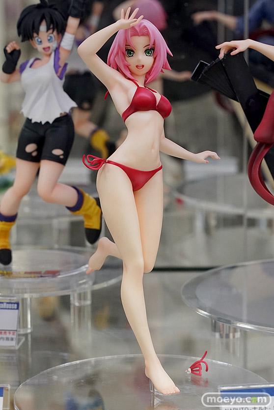 秋葉原の新作フィギュア展示の様子03