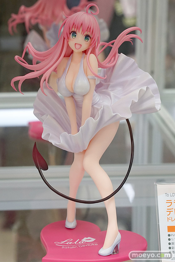 秋葉原の新作フィギュア展示の様子08