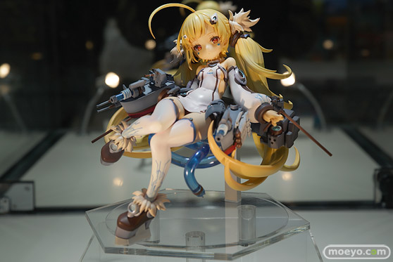 秋葉原の新作フィギュア展示の様子01