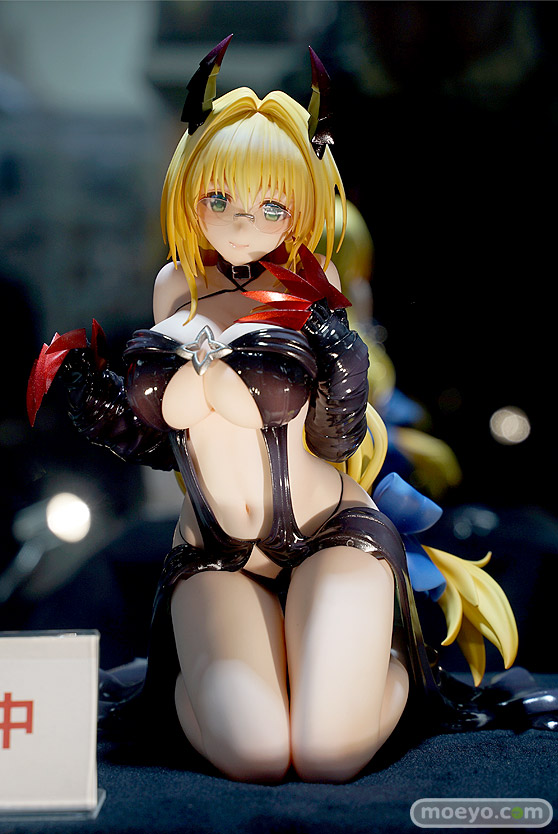 秋葉原の新作フィギュア展示の様子01