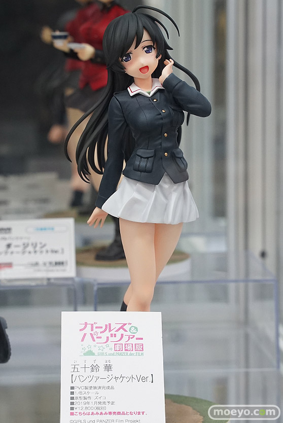 秋葉原の新作フィギュア展示の様子01