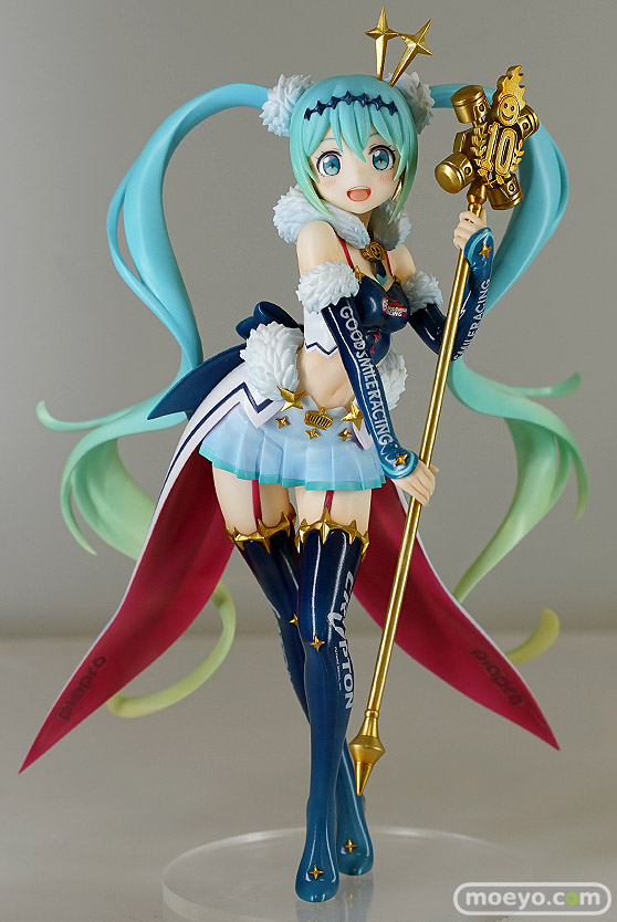 秋葉原の新作フィギュア展示の様子01