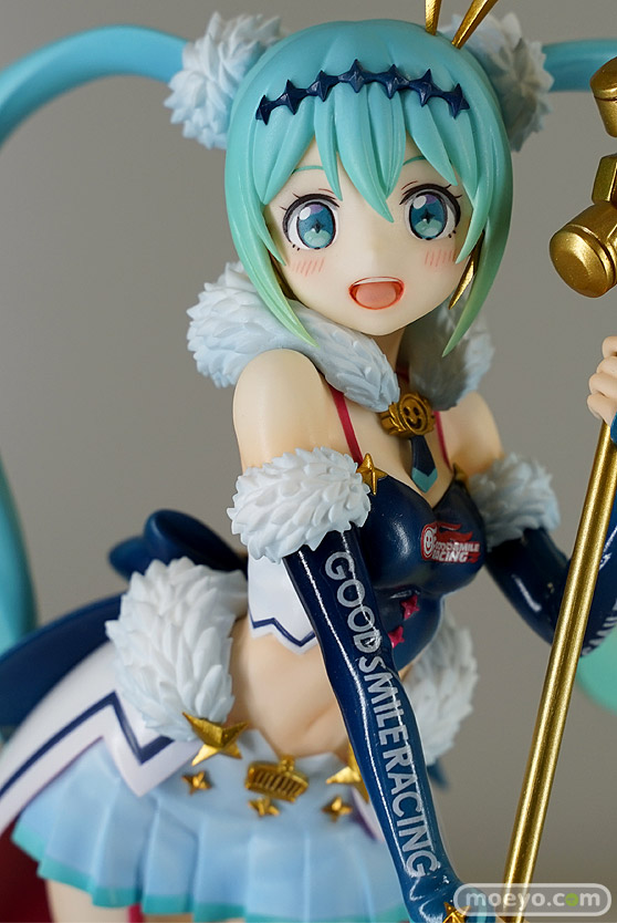 秋葉原の新作フィギュア展示の様子02