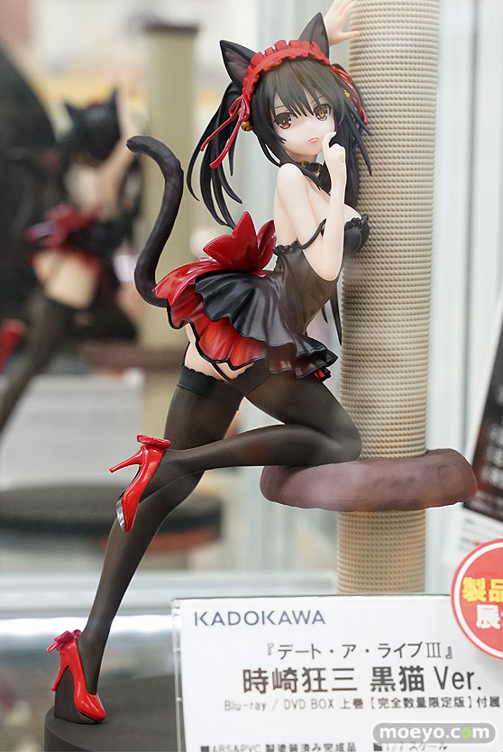 秋葉原の新作フィギュア展示の様子 01