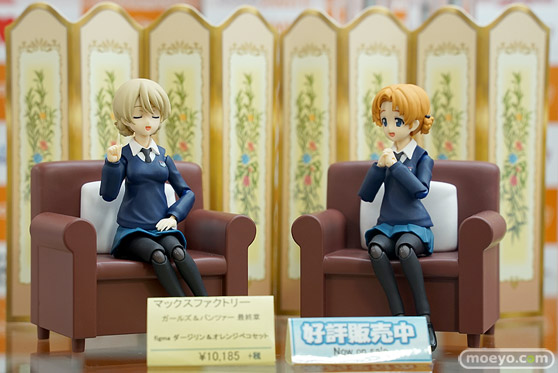 秋葉原の新作フィギュア展示の様子 01