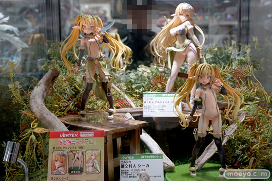 秋葉原の新作フィギュア展示の様子 01