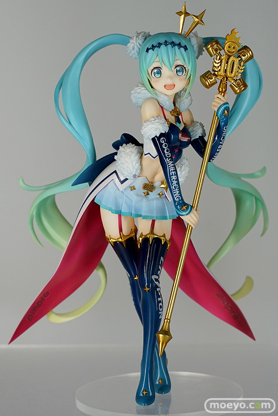 秋葉原の新作フィギュア展示の様子 01