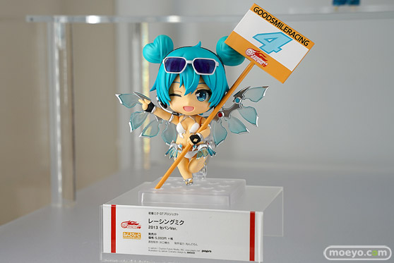 秋葉原の新作フィギュア展示の様子 03