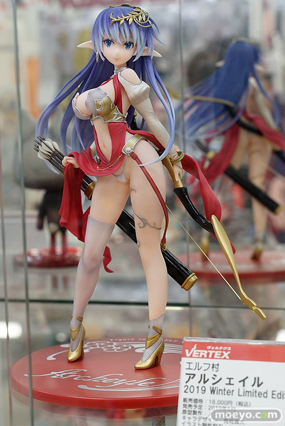 秋葉原の新作フィギュア展示の様子 09