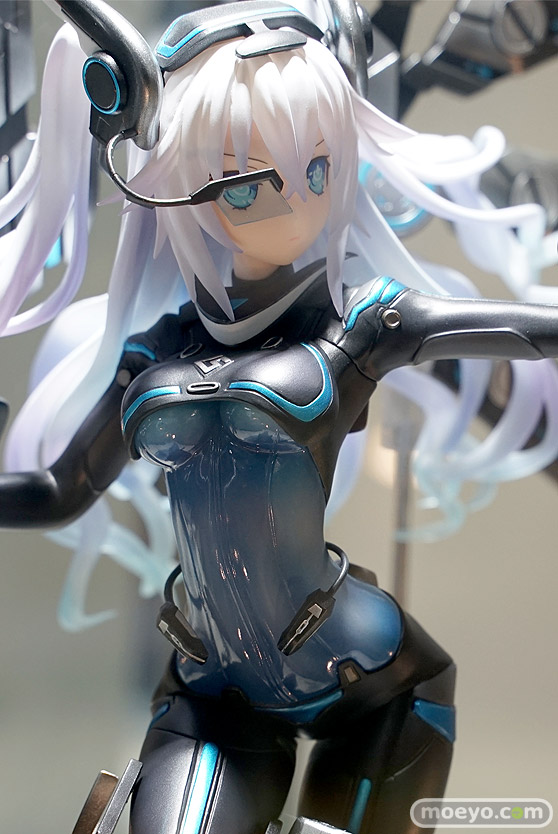 秋葉原の新作フィギュア展示の様子 02
