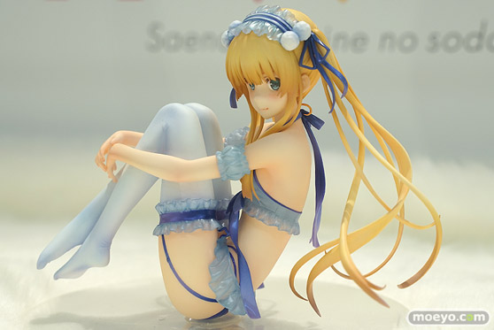 秋葉原の新作フィギュア展示の様子 01