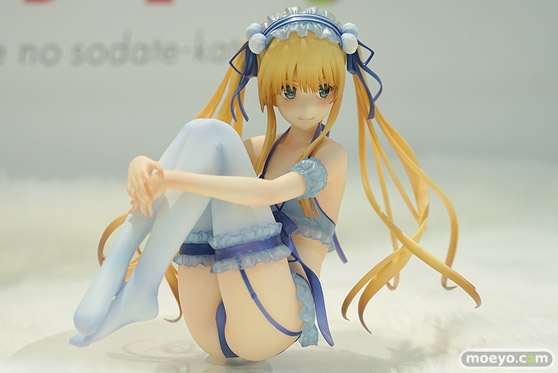 秋葉原の新作フィギュア展示の様子 02