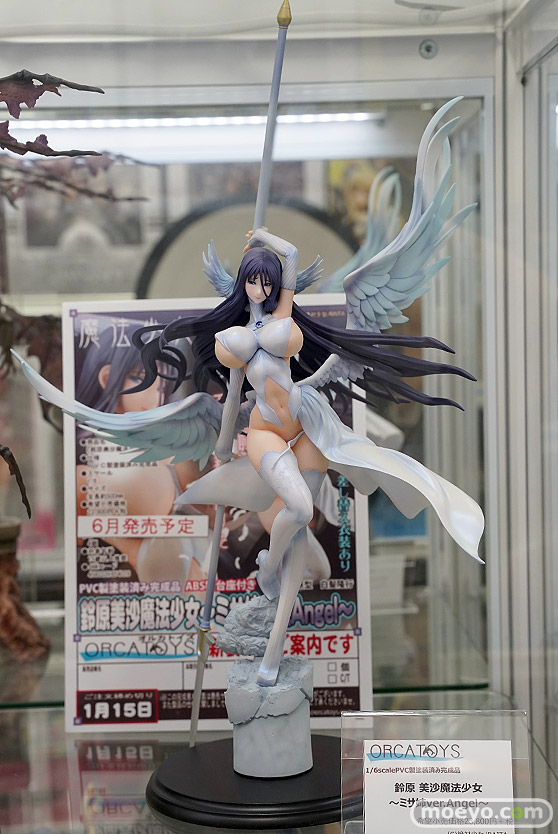 秋葉原の新作フィギュア展示の様子 09