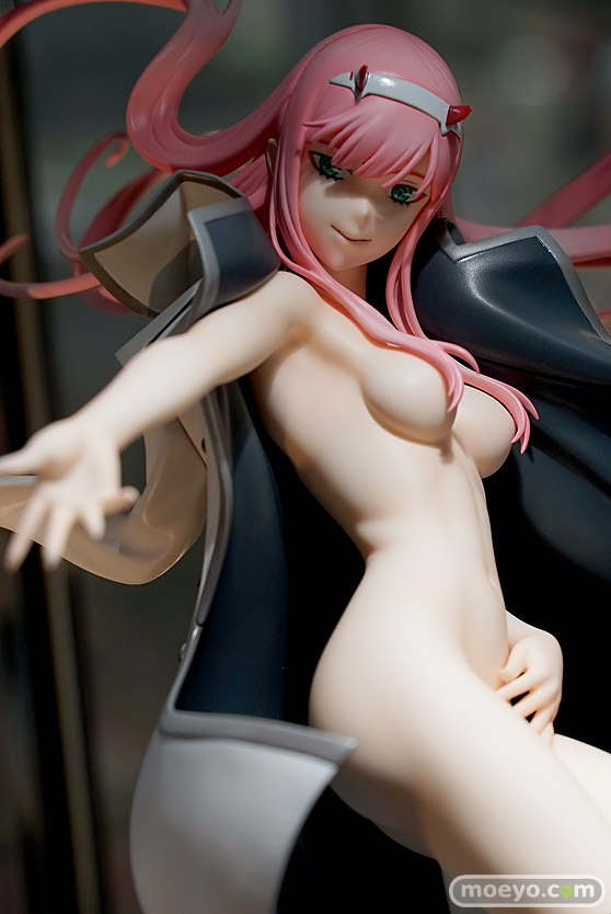 秋葉原の新作フィギュア展示の様子 04