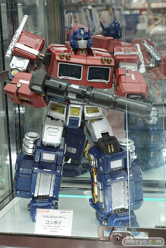 秋葉原の新作フィギュア展示の様子 04