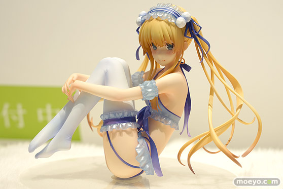 秋葉原の新作フィギュア展示の様子 03