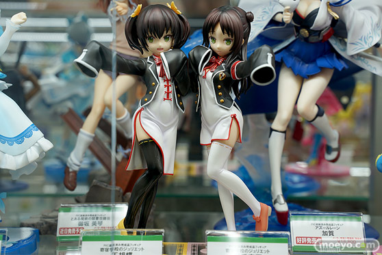 秋葉原の新作フィギュア展示の様子 01