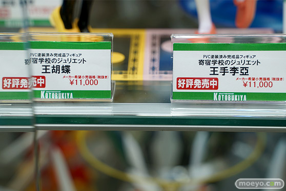 秋葉原の新作フィギュア展示の様子 02