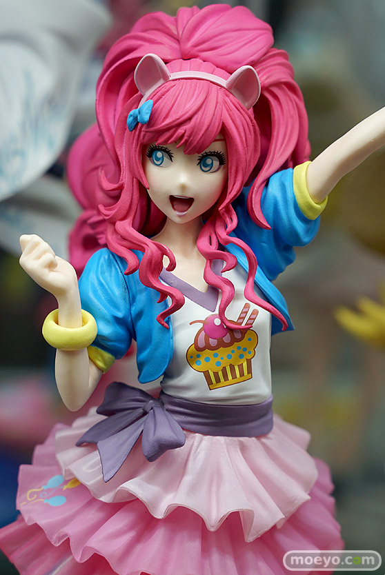 秋葉原の新作フィギュア展示の様子 04