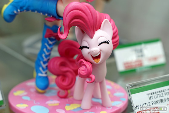 秋葉原の新作フィギュア展示の様子 05