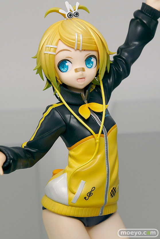 マックスファクトリー 初音ミク -Project DIVA- F 2nd 鏡音リン スタイリッシュエナジーR Ver. フィギュア グリズリーパンダ あきもとはじめ 梅雨輝 04