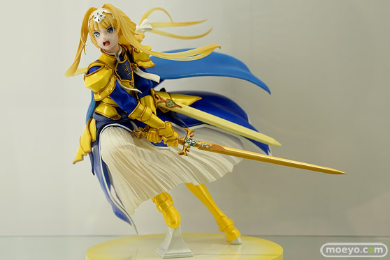 秋葉原の新作フィギュア展示の様子 01