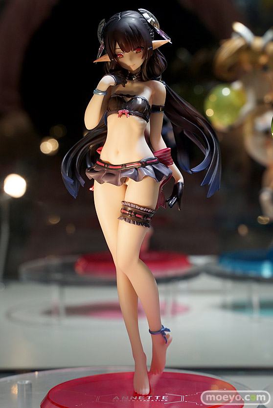 秋葉原の新作フィギュア展示の様子 04