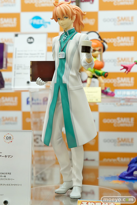 秋葉原の新作フィギュア展示の様子 01