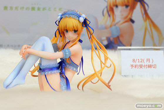 秋葉原の新作フィギュア展示の様子 02