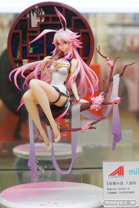 秋葉原の新作フィギュア展示の様子 12